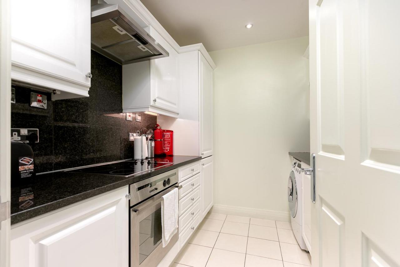 Point West Apartments London Bagian luar foto