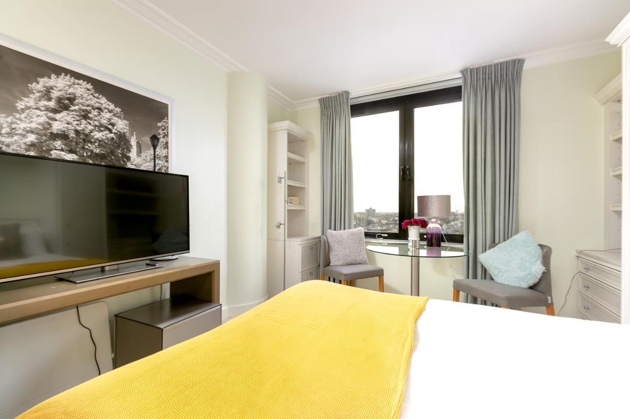 Point West Apartments London Bagian luar foto