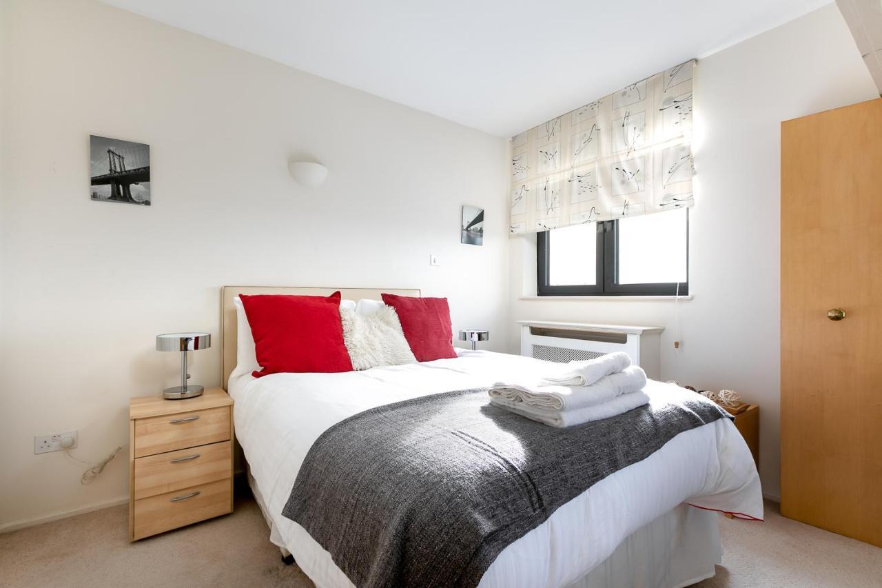 Point West Apartments London Bagian luar foto