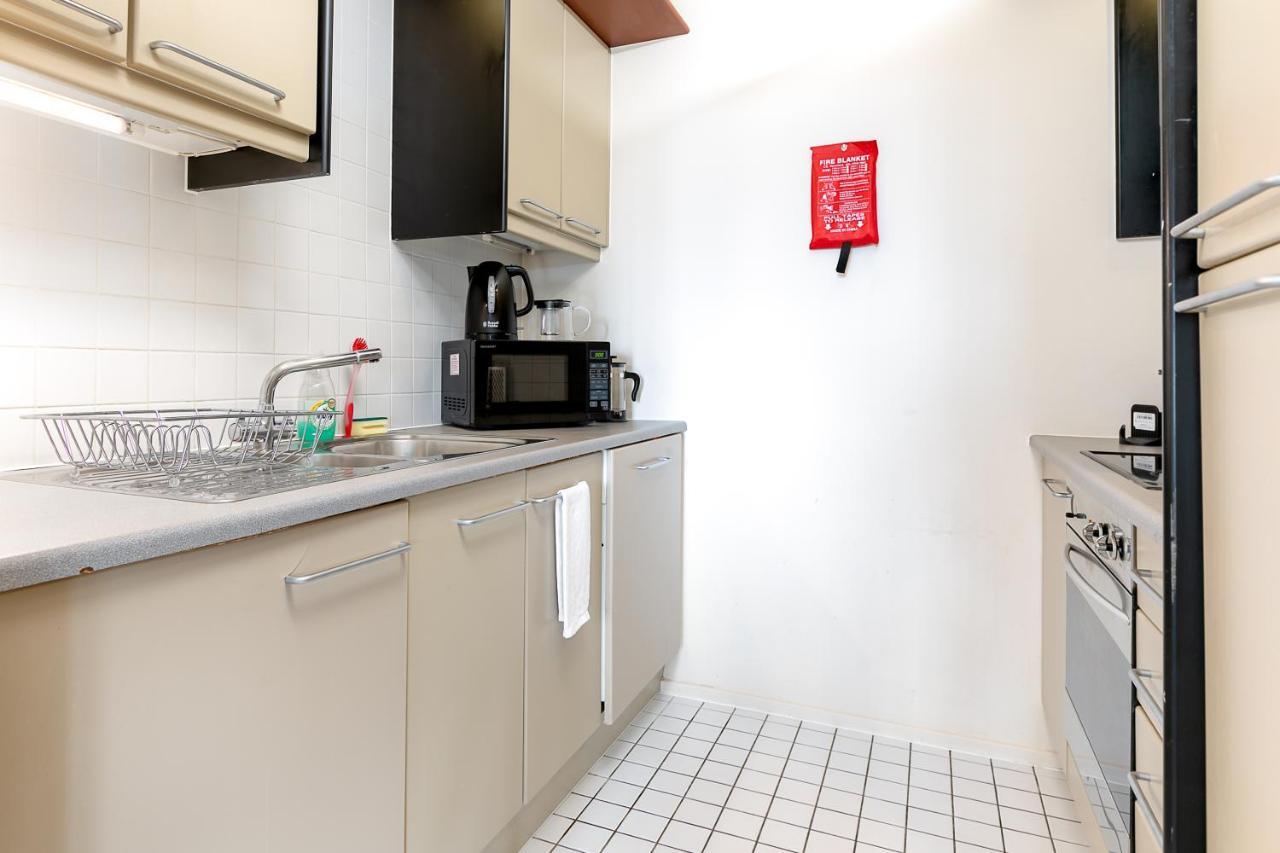Point West Apartments London Bagian luar foto