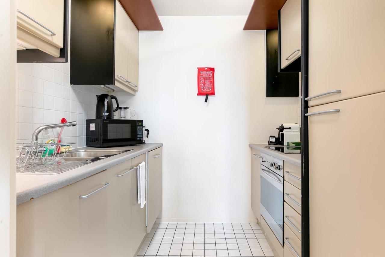 Point West Apartments London Bagian luar foto